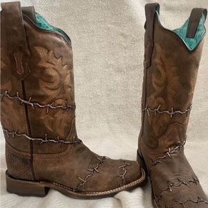 CORRAL WOMEN'S BARBED WIRE WOVEN WESTERN BOOTS - SQUARE TOE. Brand New size 9